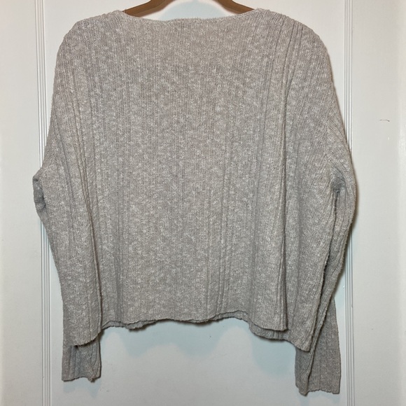 Medium Distinctive Sportswear Cream Pull- on Sweater - Picture 9 of 12